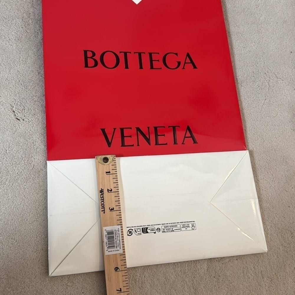 Bottega Veneta Red & White Shopping Bag with Black Handles - Picture 5 of 5